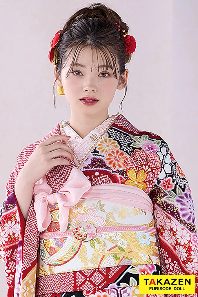 TAKAZENのレンタル振袖 正統派古典　赤/黒　絞り風/毬柄　人気　はんなり　可愛い　高級振袖　金駒繍絞り友禅　華やか　南琴奈【通販可】21020