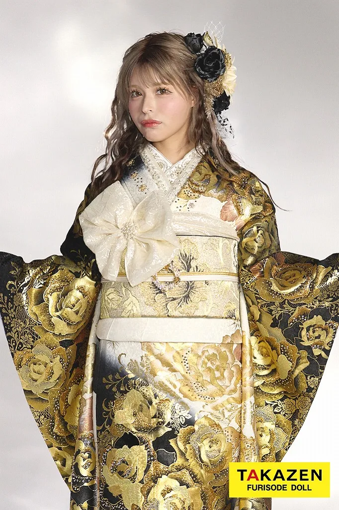 TAKAZENのレンタル振袖 グラマラス　白/黒/ゴールド(金色)　バラ柄　派手　1番目立つ　ギャル振袖　スワロフスキー史上最多数　キラキラ　ゴージャス　今井アンジェリカ【通販可】21050