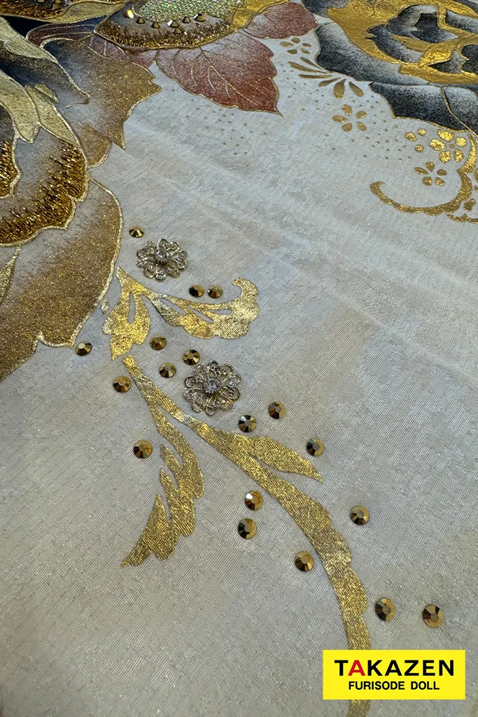 TAKAZENのレンタル振袖 グラマラス　白/黒/ゴールド(金色)　バラ柄　派手　1番目立つ　ギャル振袖　スワロフスキー史上最多数　キラキラ　ゴージャス　今井アンジェリカ【通販可】21050