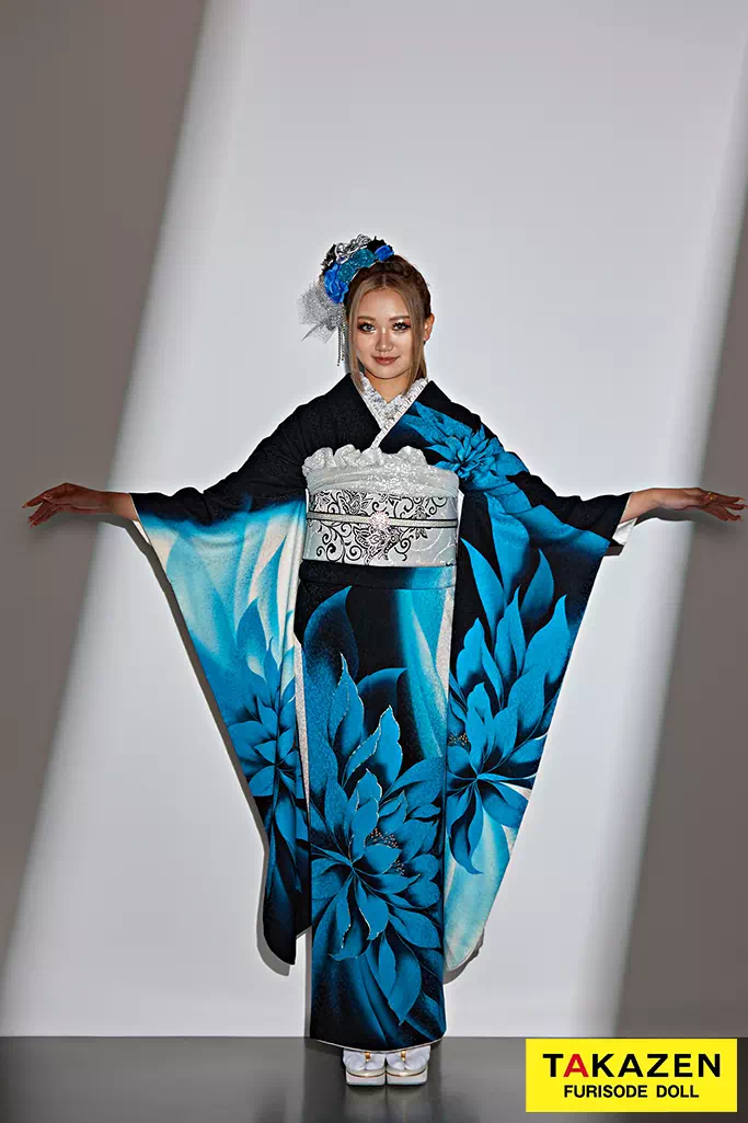 TAKAZENのレンタル振袖 激安クール系　青/黒/白　睡蓮柄/大柄　かっこいい　モード　シンプルギャル振袖　クールビューティー　目立つ　中村りおん【通販可】32129
