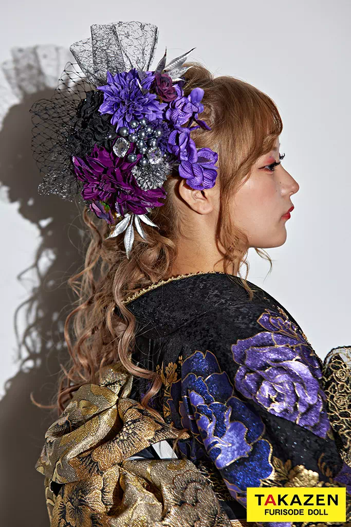 TAKAZENのレンタル振袖 グラマラス　紫/黒/ゴールド(金色)　薔薇柄　派手　一番目立つ　ギャル振袖　キラキラスワロフスキー付き　モード系　聖菜【通販可】22050