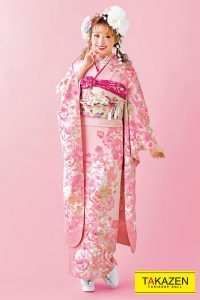 伊藤桃々 キュート 振袖