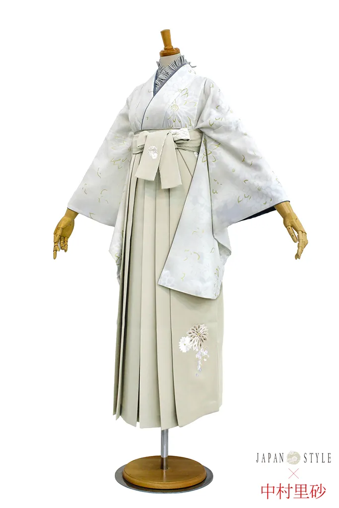 TAKAZENのレンタル袴 JAPANSTYLE×中村里砂ブランド袴　くすみカラーガーリー　白/グレー/淡い色　菊柄/総柄　人気　トレンド【通販可】R22012