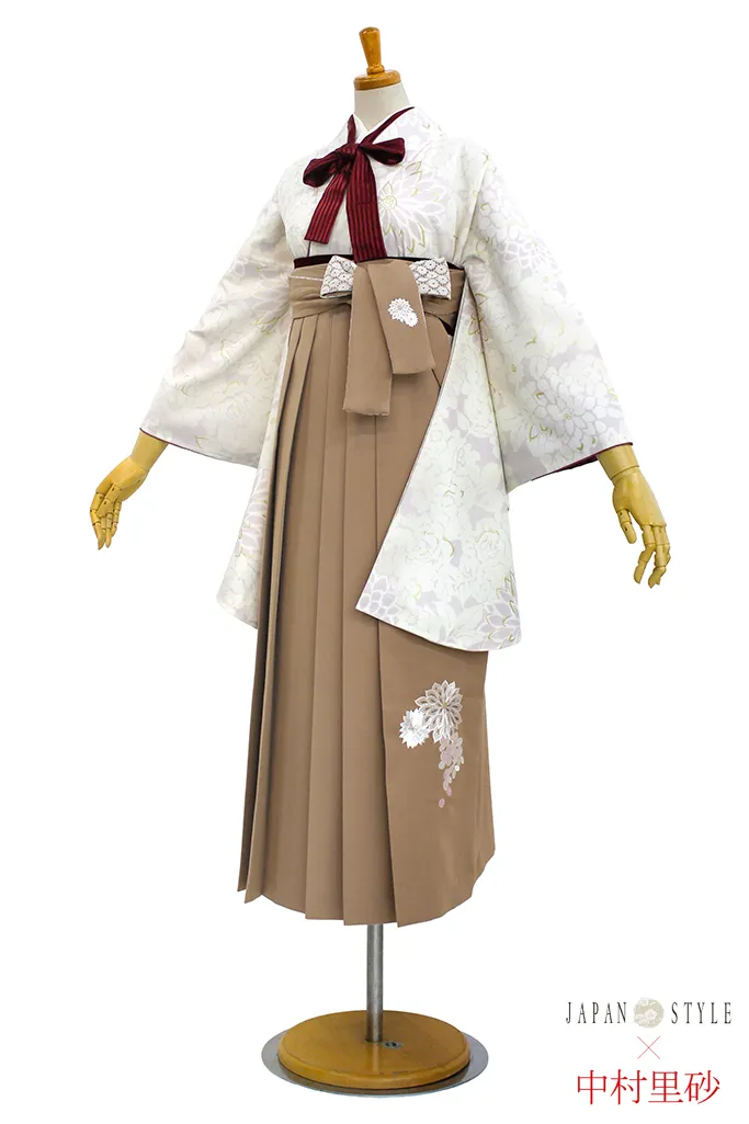 TAKAZENのレンタル袴 JAPANSTYLE×中村里砂ブランド袴　くすみカラーガーリー　白/薄ピンク　総柄　リボンアレンジ　かわいい【通販可】R22013