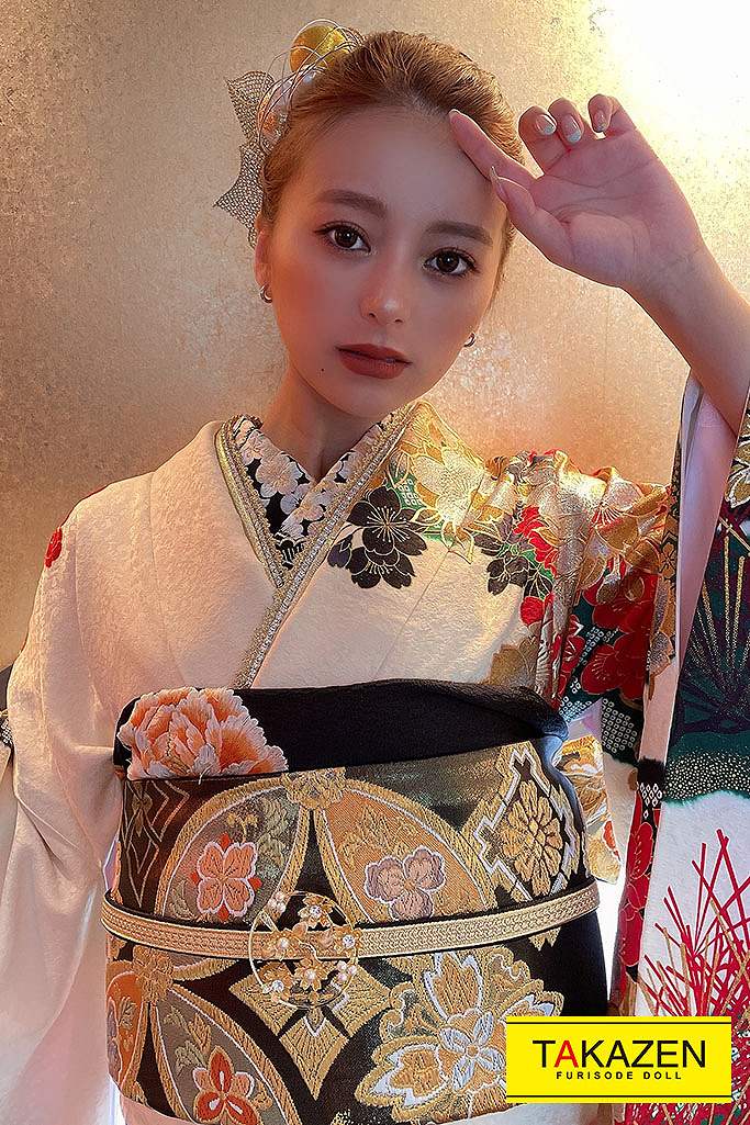 TAKAZENのレンタル振袖 ジャパンモード　白/ゴールド(金色)　針松柄/桜柄　渋い　花魁風　派手振袖　煌びやか　うかちゃん【通販可】G11