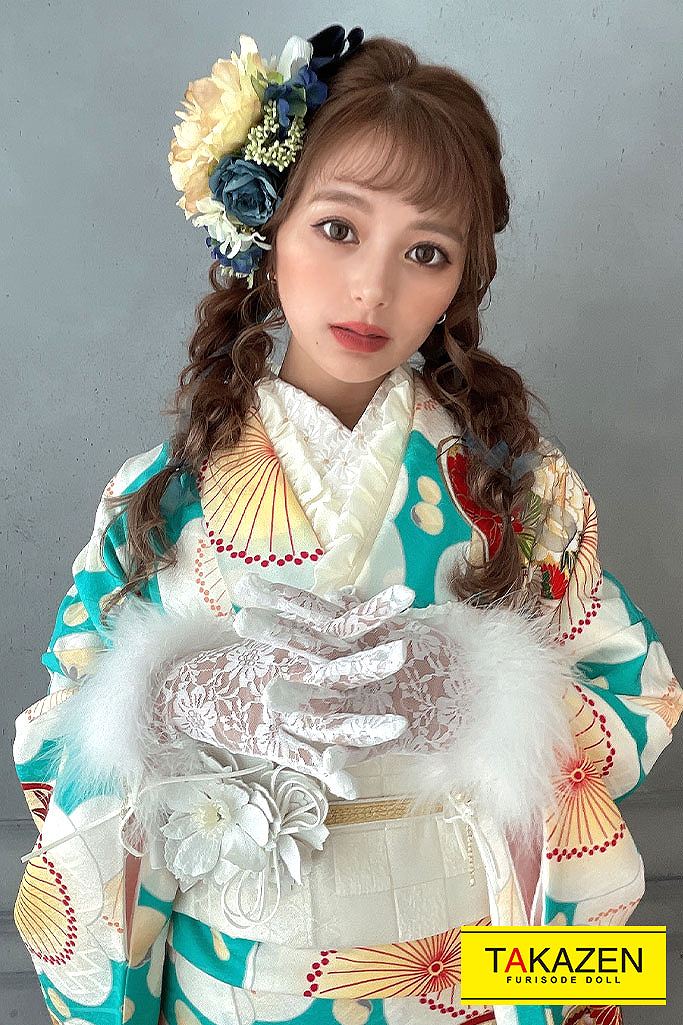 TAKAZENのレンタル振袖 プチプライスレトロ　白/水色　梅柄　個性的　かわいい　格安　レース小物コーデ　レトロポップ振袖【通販可】G19