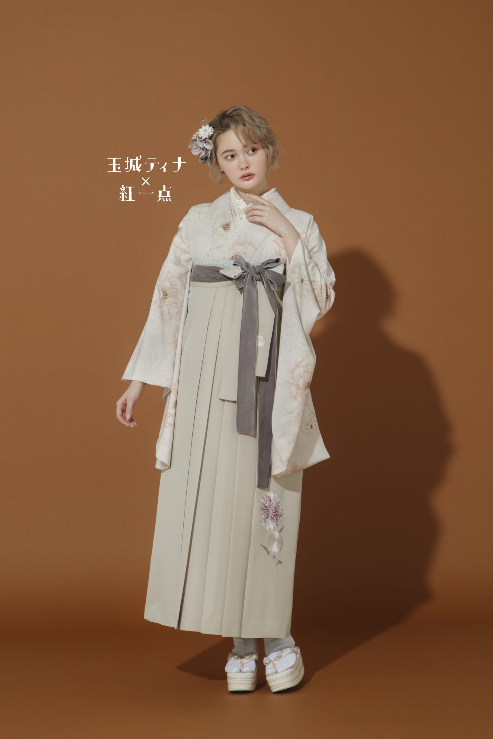 TAKAZENのレンタル袴 玉城ティナ×紅一点ブランド袴　ベージュ/淡い色/くすみカラー　乱菊柄　おしゃれ　可愛らしい　トレンド【通販可】R22018