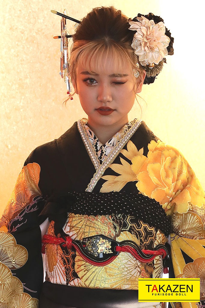 TAKAZENのレンタル振袖 ジャパンモード　黒/黄　牡丹柄　花魁風　渋い　派手　かっこいい　ギャル系振袖　中村りおん【通販可】G21