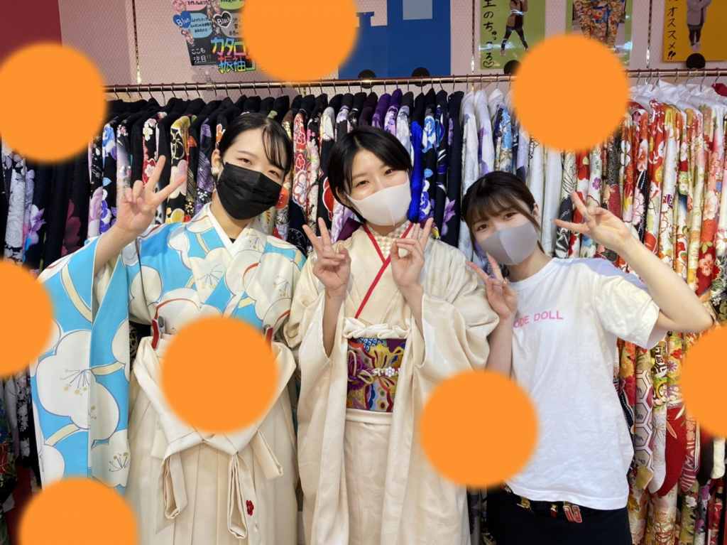 【TAKAZEN神戸店】♡17日 お友達同士で卒業式はレトロの袴と中村里砂の白無地振袖で決定♪仲良し姫ちゃん♡