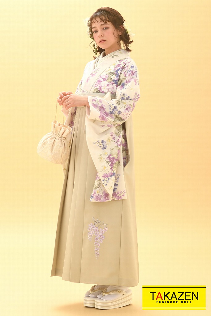 TAKAZENのレンタル袴 くすみカラーガーリー　薄ベージュ/やわらかい色/ニュアンスカラー　小花柄　おしゃれ　かわいい【通販可】K23002