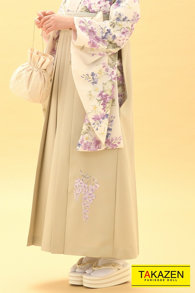 TAKAZENのレンタル袴 くすみカラーガーリー　薄ベージュ/やわらかい色/ニュアンスカラー　小花柄　おしゃれ　かわいい【通販可】K23002