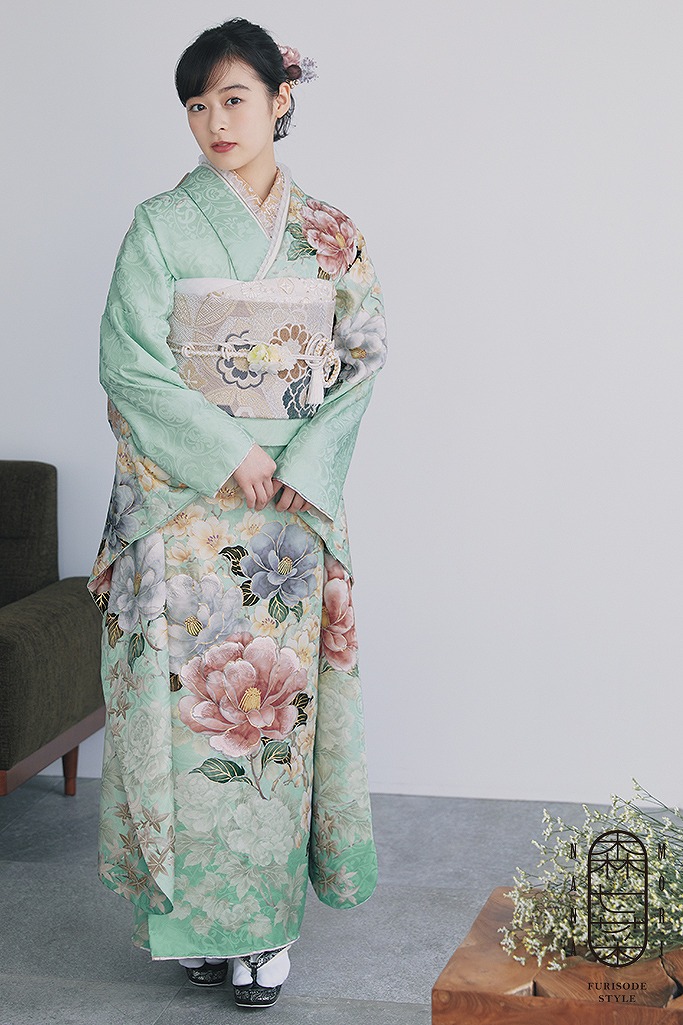 森七菜 成人式 振袖 可愛い くすみ 淡い 薄い色 ミントグリーン