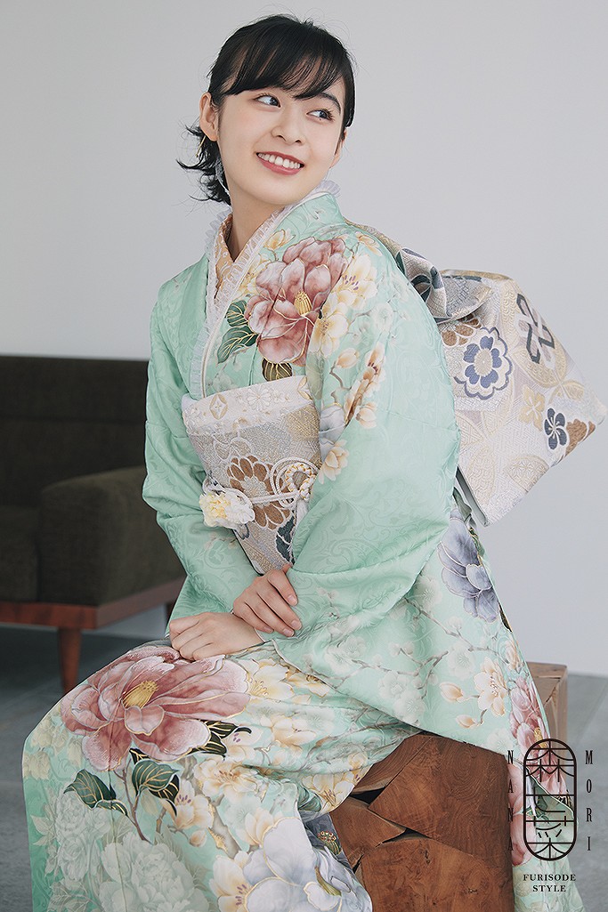 森七菜 成人式 振袖 可愛い くすみ 淡い 薄い色 ミントグリーン