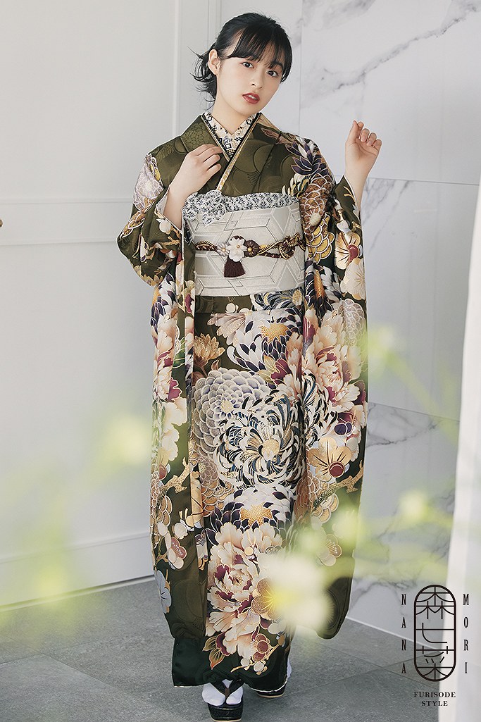 森七菜 成人式 振袖 大人っぽい シック