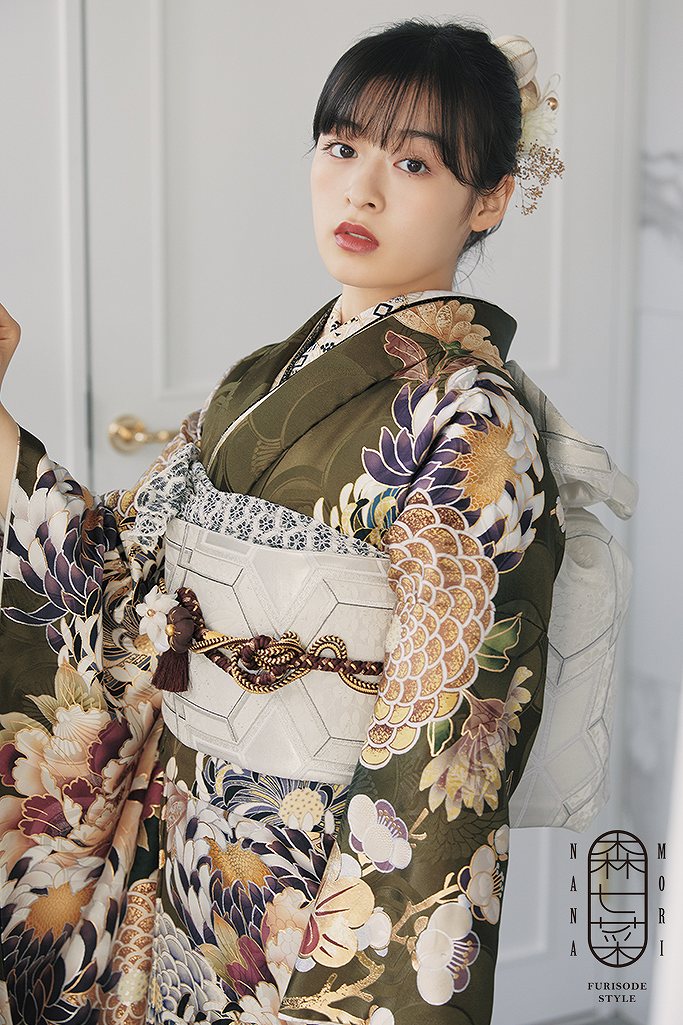 森七菜 成人式 振袖 大人っぽい シック
