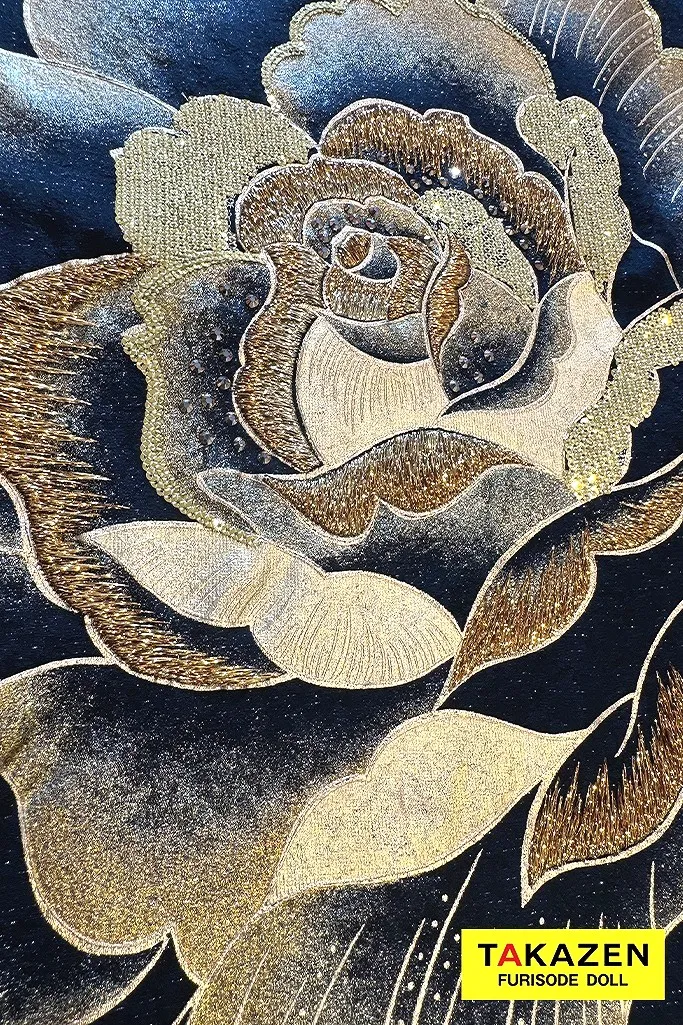 TAKAZENのレンタル振袖 ゴージャス　黒/金/ゴールド　薔薇柄/大柄　派手　ギャル振袖　クール系　モード　キラキラ　目立つ　グラマラス　中村りおん【通販可】32104
