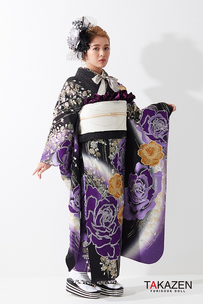 TAKAZENのレンタル振袖 ヘップバーン　紫/黒/ゴールド　バラ柄　ベルベット素材　セレブ　高級エレガント振袖　スワロフスキー付き　夏音【通販可】G48
