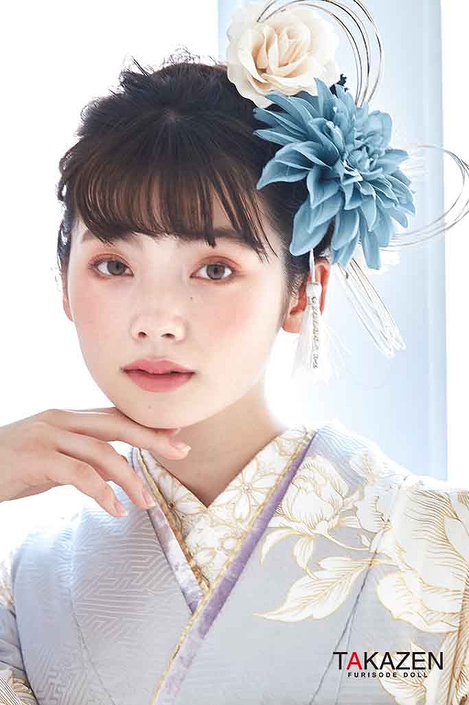 TAKAZENのレンタル振袖 くすみカラー古典　くすみブルー(水色)/アイスブルー/淡色　牡丹柄　大人っぽい　綺麗　清潔感のある振袖　寒色系　南琴奈【通販可】LB11