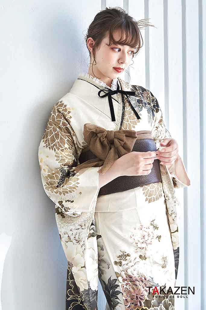 TAKAZENのレンタル振袖 くすみカラーガーリー　ベージュ/グレー　古典柄/牡丹柄　大人っぽい　華徒然×吉木千紗都振袖　人気　木下絵里香【通販可】LB12
