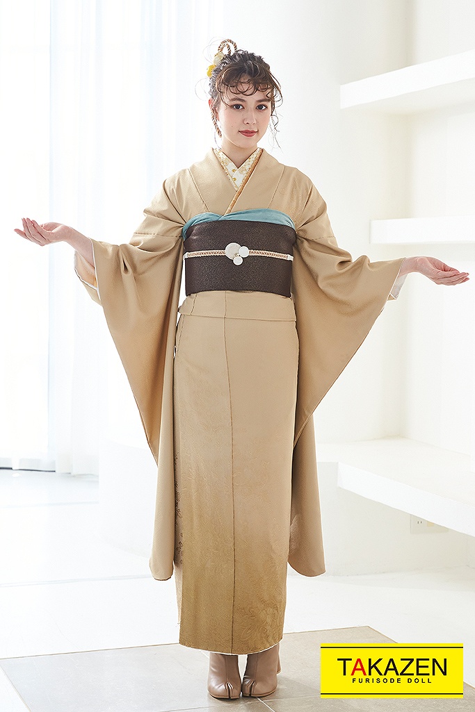 TAKAZENのレンタル振袖 ヴィンテージスタイル ベージュ 無地/グラデーション シンプル振袖 ブーツスタイル ワントーンコーデ【通販可】LB3