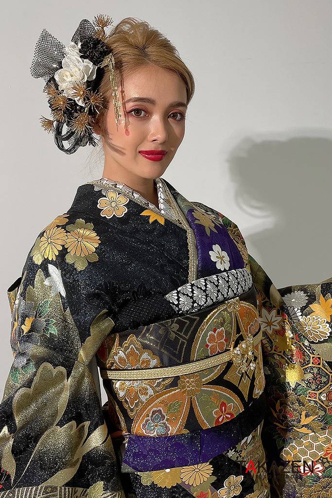 TAKAZENのレンタル振袖 ジャパンモード　黒/紫　吉祥文様/扇柄　花魁風　渋い　かっこいい　和柄モード振袖　派手　目立つ　ラメ入り生地　夏音【通販可】G53