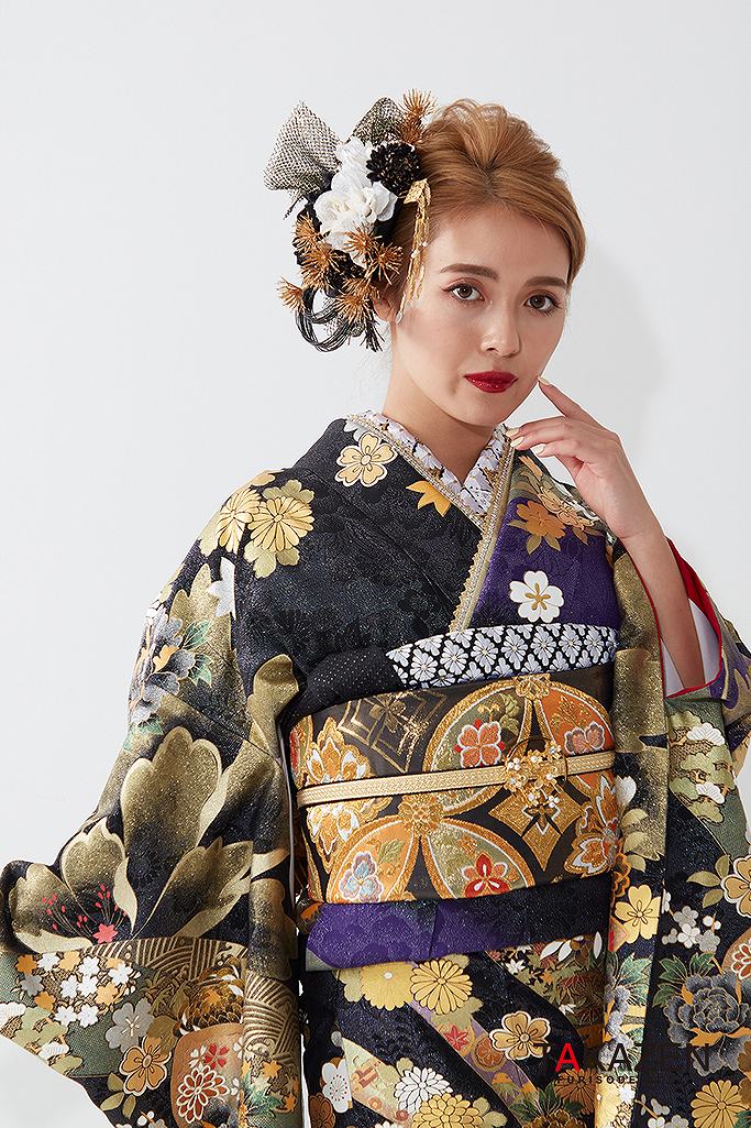 TAKAZENのレンタル振袖 ジャパンモード　黒/紫　吉祥文様/扇柄　花魁風　渋い　かっこいい　和柄モード振袖　派手　目立つ　ラメ入り生地　夏音【通販可】G53