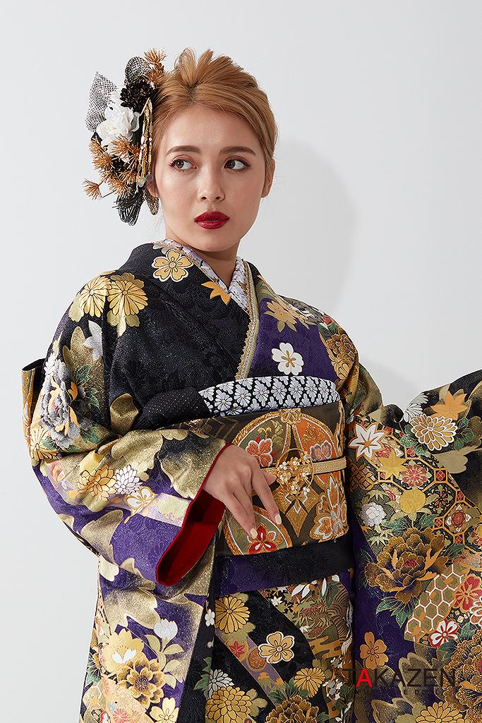 TAKAZENのレンタル振袖 ジャパンモード　黒/紫　吉祥文様/扇柄　花魁風　渋い　かっこいい　和柄モード振袖　派手　目立つ　ラメ入り生地　夏音【通販可】G53