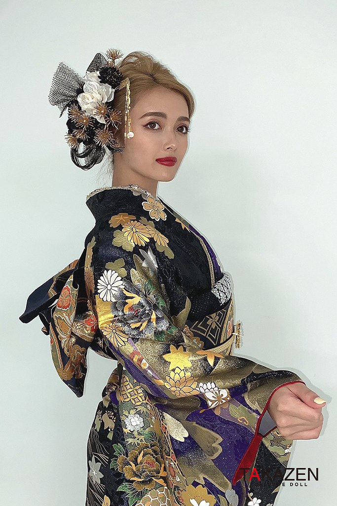 TAKAZENのレンタル振袖 ジャパンモード　黒/紫　吉祥文様/扇柄　花魁風　渋い　かっこいい　和柄モード振袖　派手　目立つ　ラメ入り生地　夏音【通販可】G53