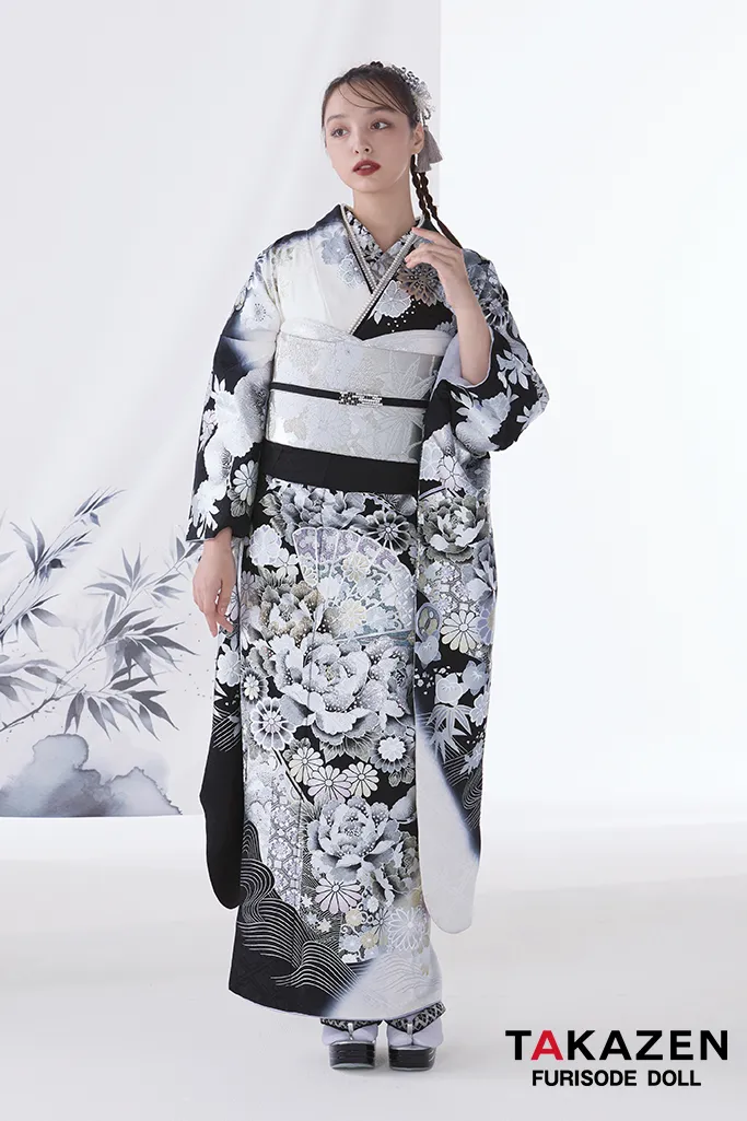 TAKAZENのレンタル振袖 粋古典 シルバー/白黒 扇面柄/牡丹柄 最高級金彩刺繍友禅 かっこいい 大人っぽい振袖 キラキラスワロフスキー付き 目立つ 香川るな【通販可】22020