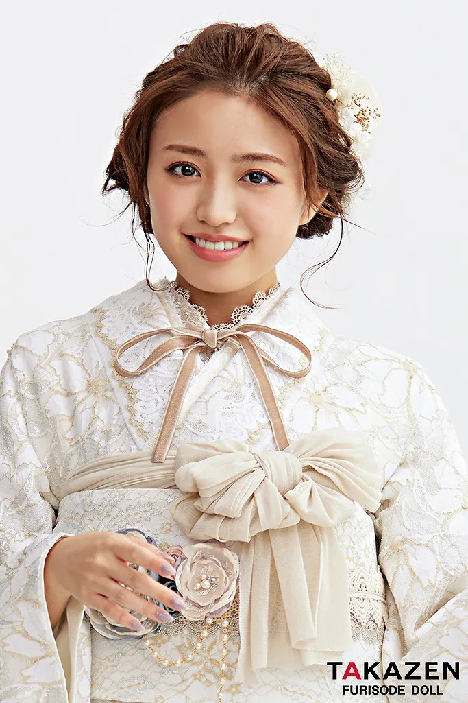 TAKAZENのレンタル振袖 くすみカラーガーリー　白 　総レース振袖　かわいいホワイトコーデ　香音ちゃん　量産型【通販】23015
