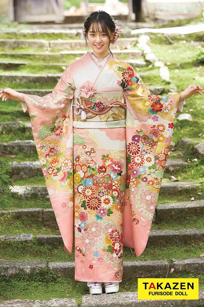 TAKAZENのレンタル振袖 正統派古典柄振袖　吉澤織物/最高級金彩手描友禅　白/ピンク　菊柄/貝桶柄　はんなり可愛い　清楚　おしとやか　南琴奈【通販可】23026