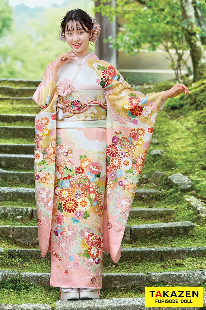 TAKAZENのレンタル振袖 正統派古典柄振袖 吉澤織物/最高級金彩手描友禅 白/ピンク 菊柄/貝桶柄 はんなり可愛い 清楚 おしとやか 南琴奈【通販可】23026