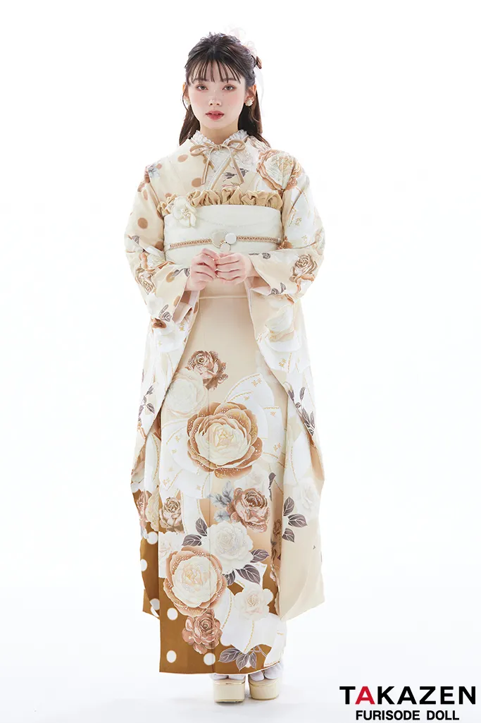 TAKAZENのレンタル振袖 ヘップバーン　ブラウンベージュ/淡色/くすみカラー　セレブ　バラ柄/リボン柄　スワロフスキー付き　かわいい振袖　南琴奈【通販可】23037
