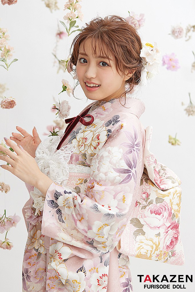 TAKAZENのレンタル振袖 くすみカラーガーリー　淡色/ピンク　牡丹柄　トレンド　かわいい振袖　香音ちゃん　フレンチガーリー　香音【通販可】23041