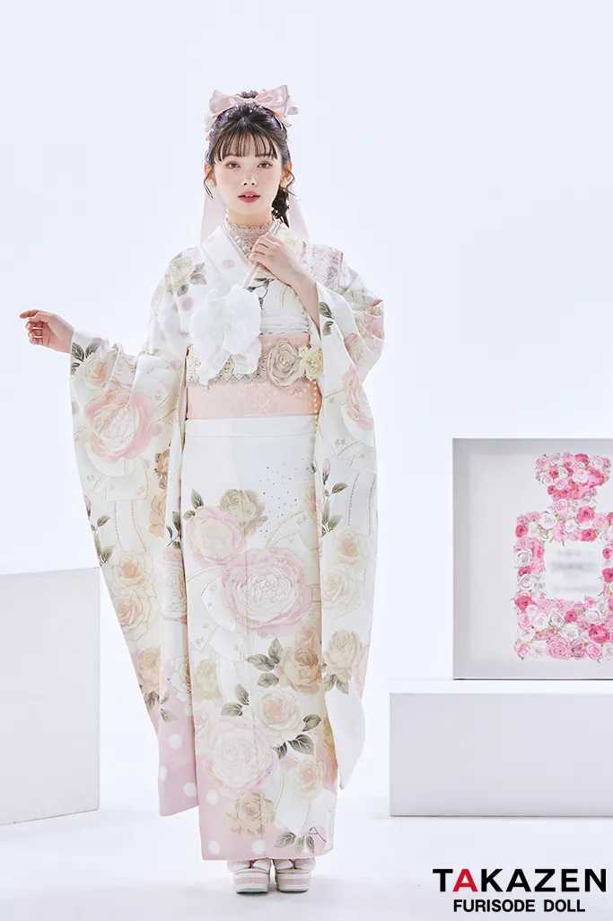 TAKAZENのレンタル振袖 ヘップバーンシャネルカラー　白/ピンク/淡い色　バラ/リボン柄　かわいい　スワロフスキー付き　レースインナー/ヒールコーデ　南琴奈【通販可】24001