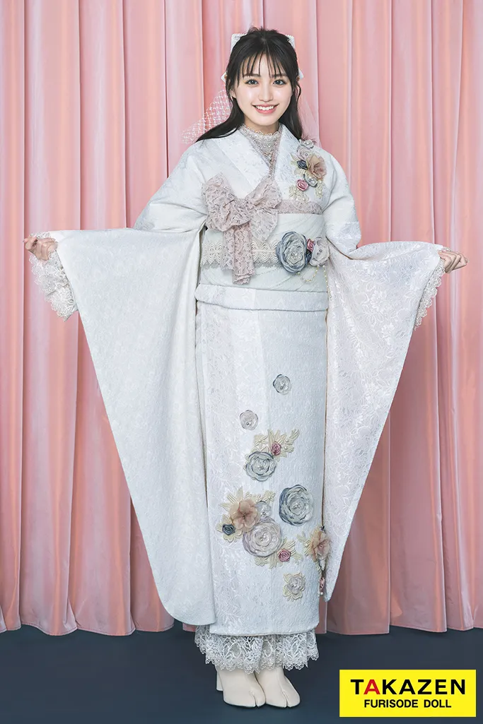 TAKAZENのレンタル振袖 ヘップバーンミニョン　白　立体花　ジャガード生地/レース生地　フレンチガーリー　おしゃれ　誰ともらない　レースインナー/ブーツコーデ　香音【通販可】24010