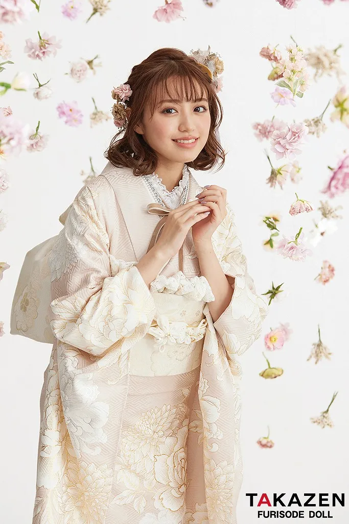 TAKAZENのレンタル振袖 くすみカラーガーリー　薄ピンク　牡丹柄　あざとかわいい　ゆめかわいい　香音ちゃん【通販可】24013　