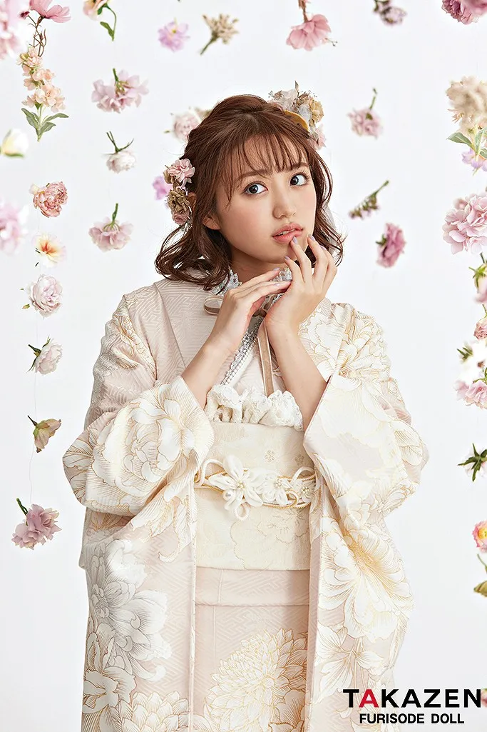 TAKAZENのレンタル振袖 くすみカラーガーリー　薄ピンク　牡丹柄　あざとかわいい　ゆめかわいい　香音ちゃん【通販可】24013　