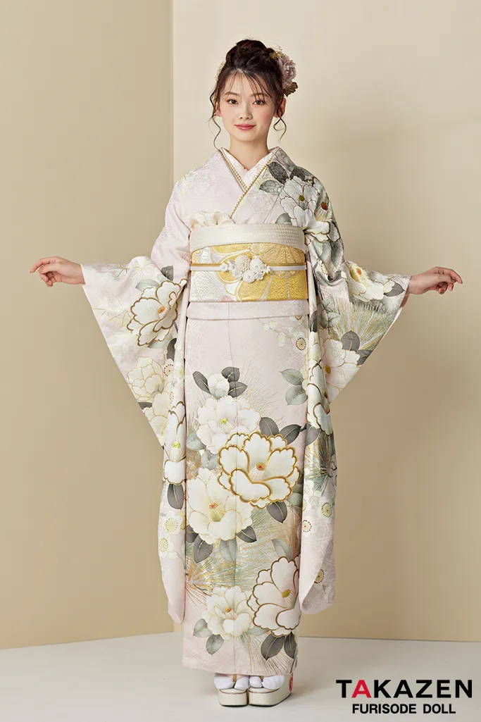 TAKAZENのレンタル振袖 くすみカラー古典　淡い色/薄ピンク　椿柄　かわいい　透明感　統一感のある着こなし　トレンド　南琴奈【通販可】24019