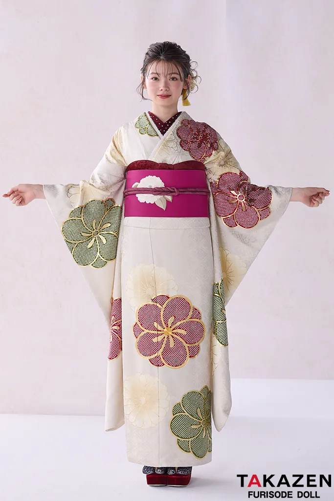 TAKAZENのレンタル振袖 正統派古典　オフホワイト/赤/緑　ねじり梅柄　シンプル　大柄　上品　高身長さんにもおすすめの振袖　くすみ系　南琴奈【通販可】24022