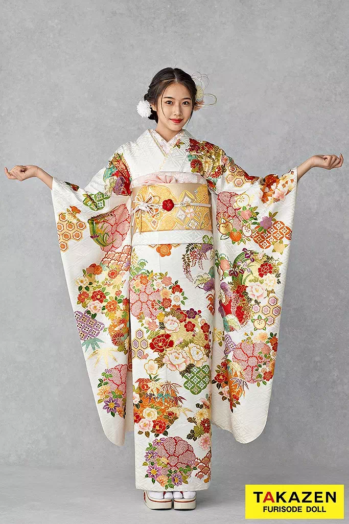 TAKAZENのレンタル振袖 最高級古典柄振袖　吉澤織物/匠　白/金/赤　吉祥文様　柄小さめ　可愛い　低身長さんにもおすすめ　上品　天翔天音【通販可】24045