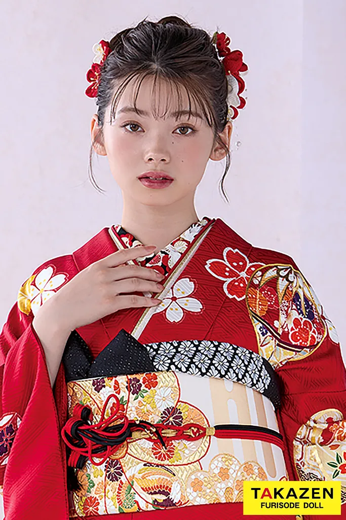 TAKAZENのレンタル振袖 正統派古典　赤/金色(ゴールド) 　鞠柄/打出の小槌　 シンプル 　かわいい　金駒繍京友禅　 落ち着いた振袖　南琴奈【通販可】32055