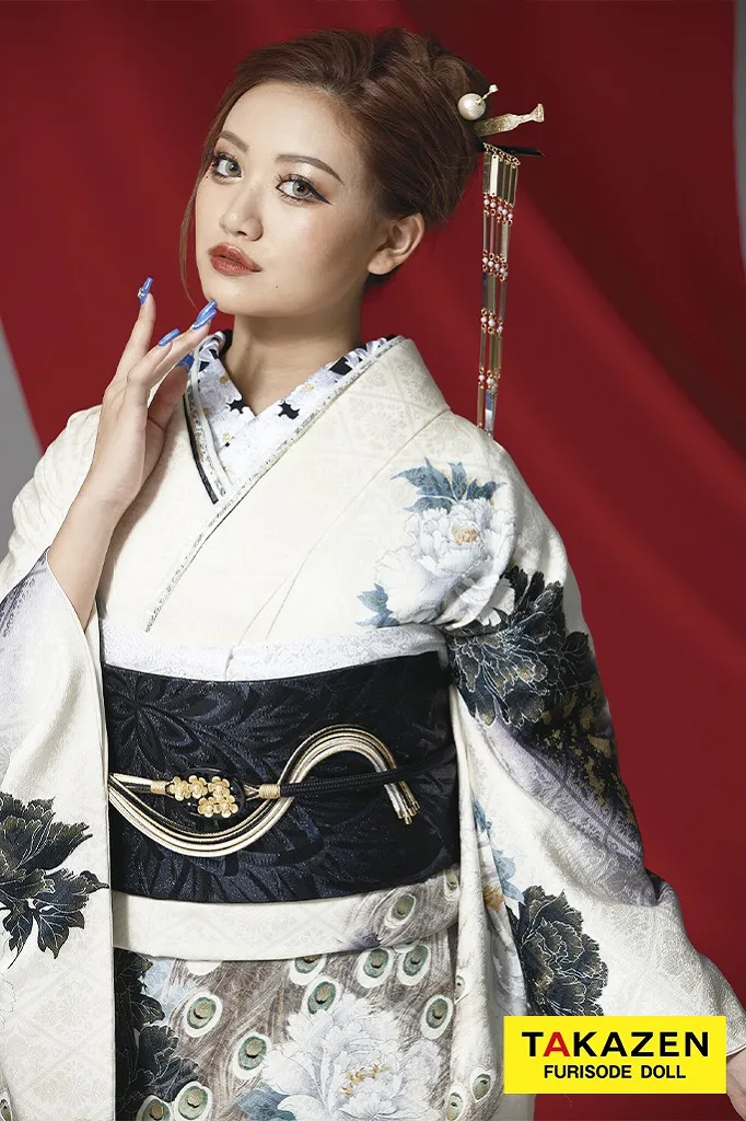 TAKAZENのレンタル振袖 ジャパンモード　白/グレー　孔雀柄　シック　渋い　かっこいい振袖　粋　ギャル　大人っぽい　花魁風　中村りおん【通販可】32146
