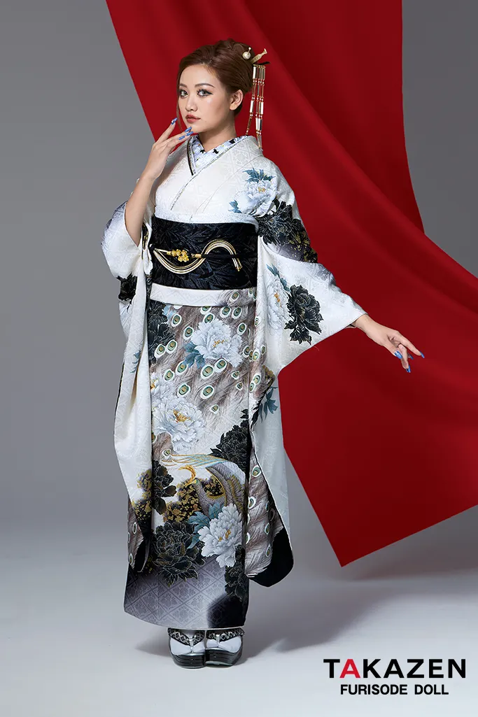 TAKAZENのレンタル振袖 ジャパンモード　白/グレー　孔雀柄　シック　渋い　かっこいい振袖　粋　ギャル　大人っぽい　花魁風　中村りおん【通販可】32146