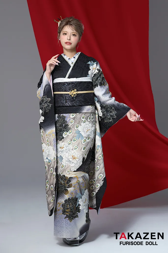 TAKAZENのレンタル振袖 ジャパンモード 黒/グレー 孔雀柄 大人っぽい かっこいい着こなし振袖 渋い クール 極妻風 今井アンジェリカ【通販可】32147