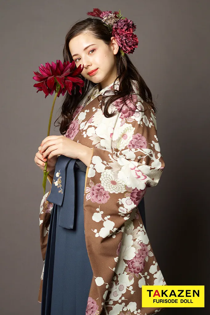 TAKAZENのレンタル袴 くすみカラー古典　ブラウン　菊柄/桜柄　おしとやか　清楚　綺麗【通販可】K24004　