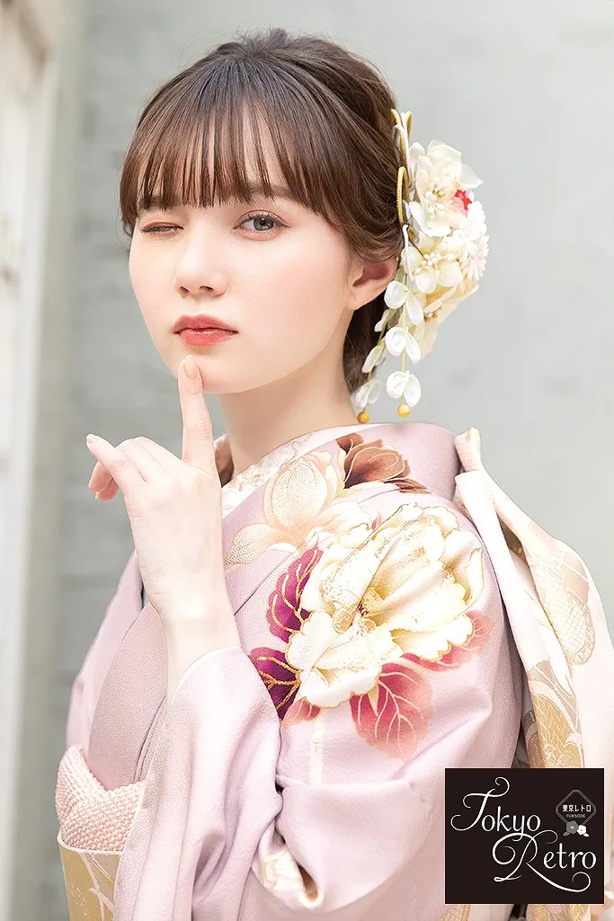 TAKAZENのレンタル振袖 東京レトロ　薄ピンク　菊柄　シンプル　正統派古典　かわいい　きれいめ　女の子らしい【通販可】K736