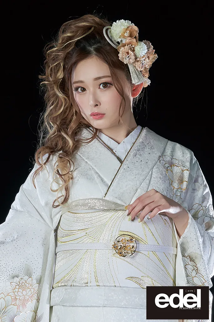 TAKAZENのレンタル振袖 クール系　白/グレー　ボタン柄/藤の花　キラキララメ付き　ゆうちゃみ　假屋崎省吾デザイン振袖【通販可】K754
