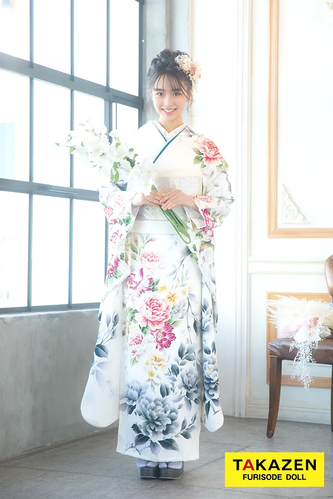 TAKAZENのレンタル振袖 正統派古典　白/グレー　牡丹柄　お洒落　大人っぽい　きれいめ　華やか　藤岡舞衣【通販可】K767