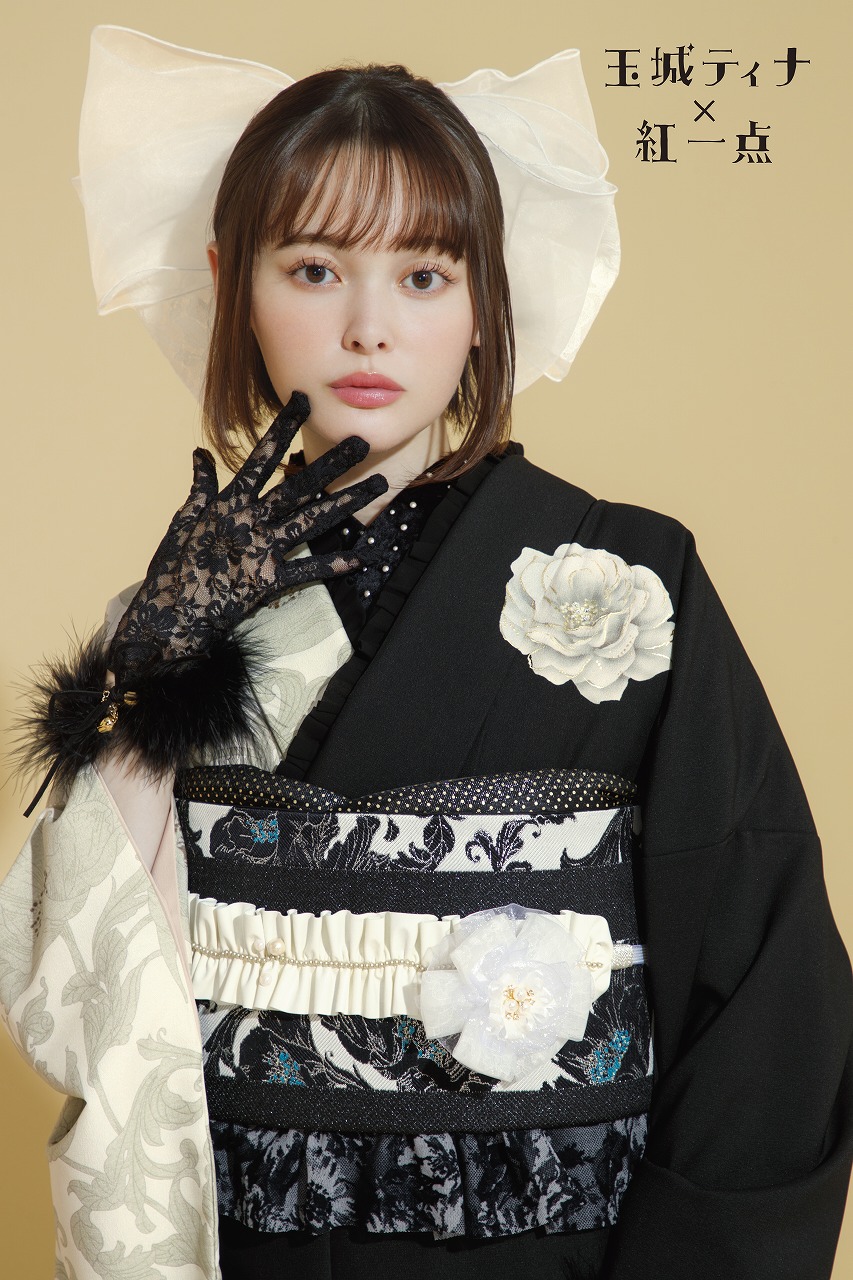 TAKAZENのレンタル振袖 玉城ティナ×紅一点ブランド振袖　黒/白/バイカラー　洋花柄　かわいい　お洒落　シンプル　アンティーク調　大人っぽい【通販可】K793